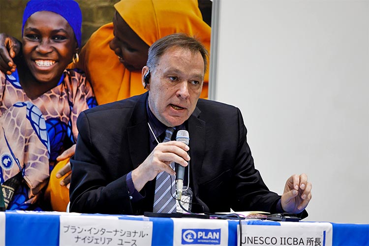 写真：UNESCO IICBAの取り組みを説明するウォドン氏