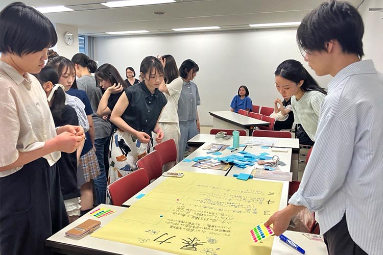 写真：グループ対話セッションの様子