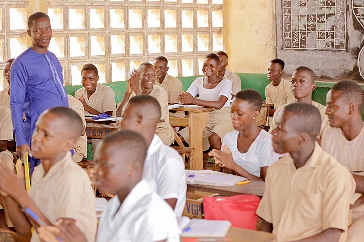 写真：女子生徒が少ない教室の風景
