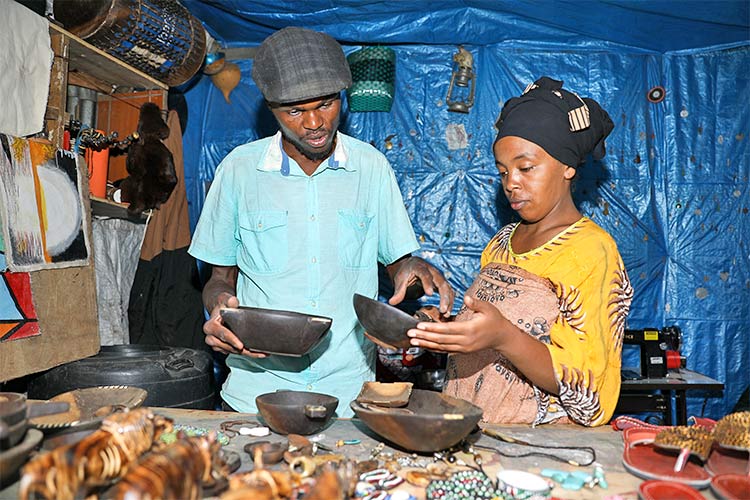 写真:職業訓練を受けるスラムの若者(ケニア)