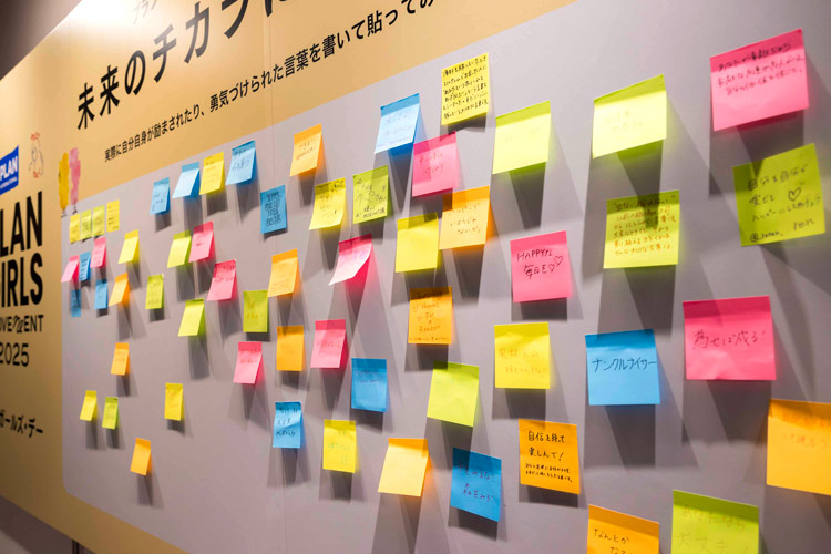 イベントのゲストと来場者全員で共作するメッセージボード