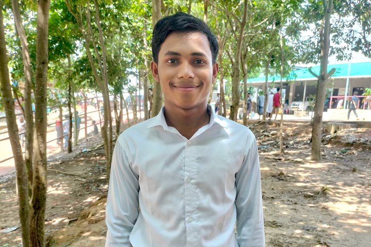 写真：アフメドさん、20歳、男性学習者、若者リーダー