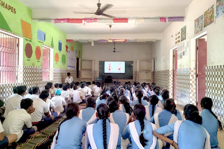 写真：高校での啓発セッション