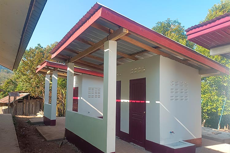 写真：完成した女子トイレとバリアフリートイレ