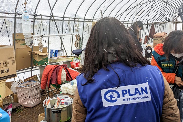 写真：私設避難所となったグリーンハウスにも支援物資を届けた