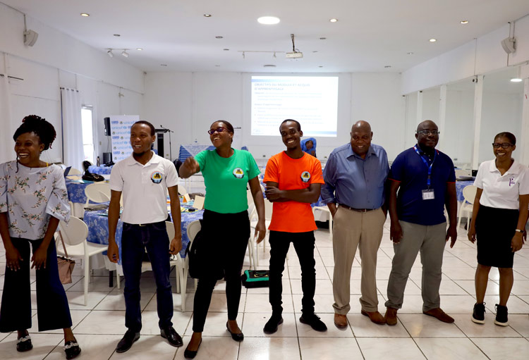 写真：子どもの保護トレーニング