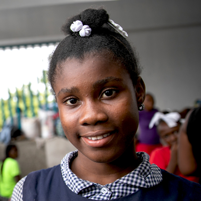 写真：マキラ二さん、9歳、脚に障害がある子ども