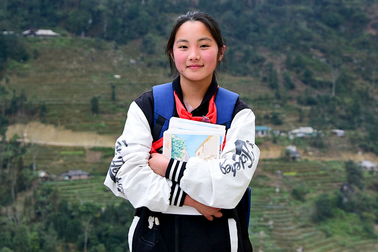 写真：サオさん（15歳）、ベトナム（寄宿舎が台風の被害に遭い、プランの緊急支援を受けて）