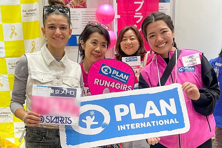 写真：昨年の東京マラソン2025EXPOチャリティブースでの記念撮影