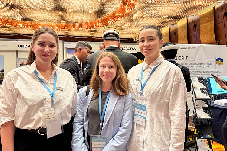 「Safer Ukraine」VRプロジェクトに参加する私の故郷マウリポリ出身の参加者と