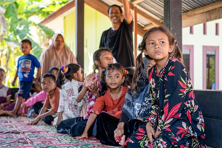 写真：「子どもひろば」で過ごす子どもたち