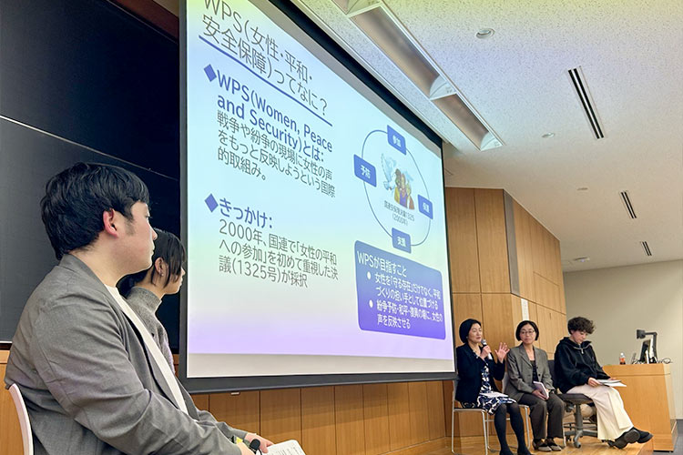 写真：（左から）学生代表の石川さんと瀧上さん、笹川平和財団・堀場さん、プランの道山職員、長島職員（モデレーター）