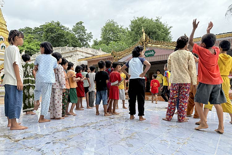 写真：写真：アクティビティに参加する子どもたち