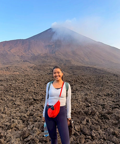 写真:パカヤ活火山にて