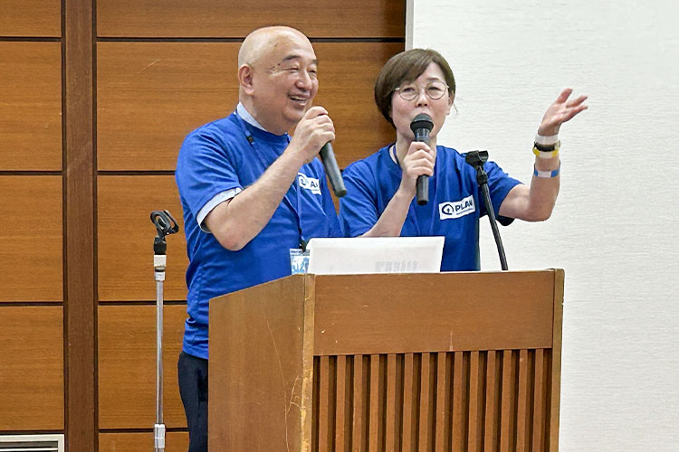 写真：（左から）東京の会代表・川路さんと名古屋の会代表・久世さん