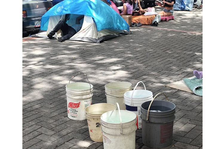 写真：水や生活必需品の確保が課題となっています（首都カラカス）