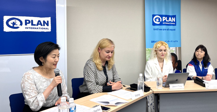写真：左から堀場さん、Irynaさん、Angelinaさん、山形職員