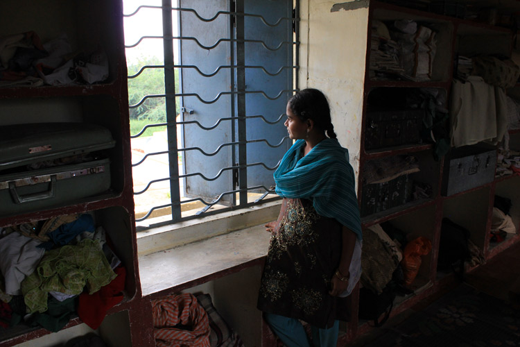 写真:人身取引から保護された女の子(インド)