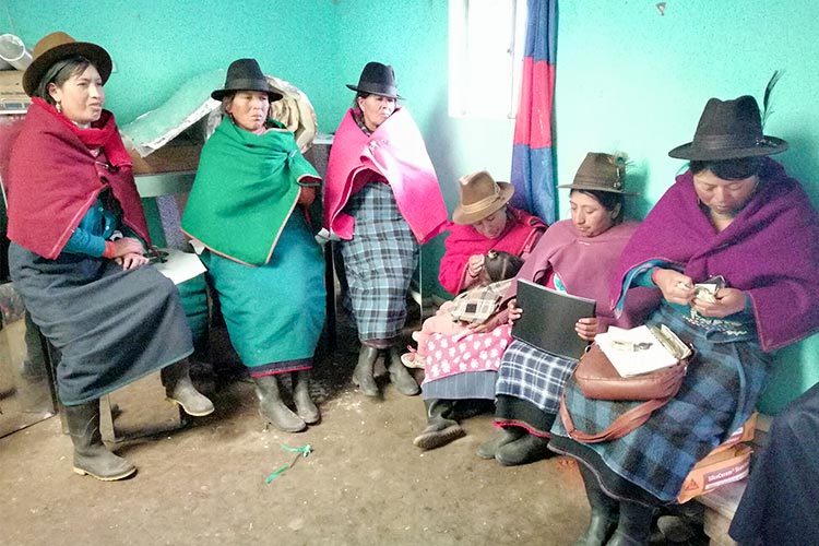 写真：エクアドルの先住民族の女性たち