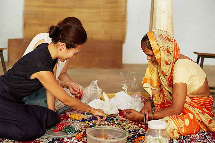 インドの女性が制作しています。