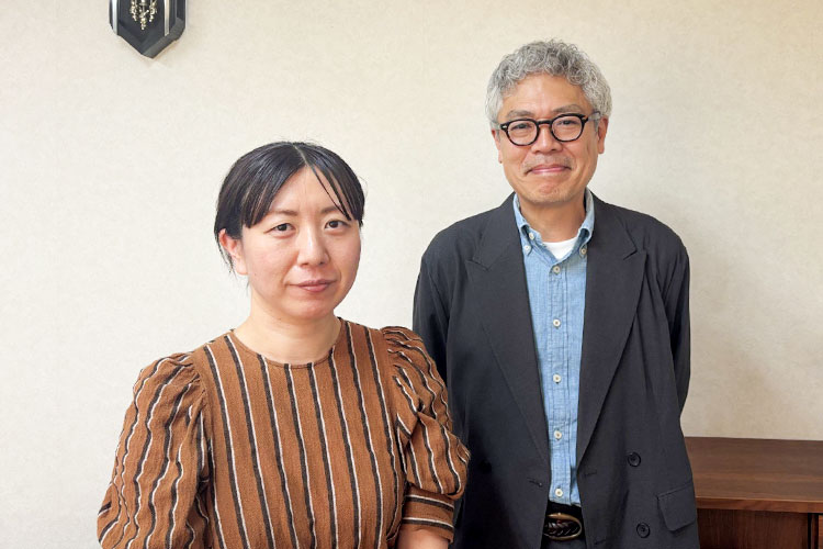 代表取締役　神崎淳志さん、商品部 開発課　デザイナー／パタンナー　松本貴栄さん