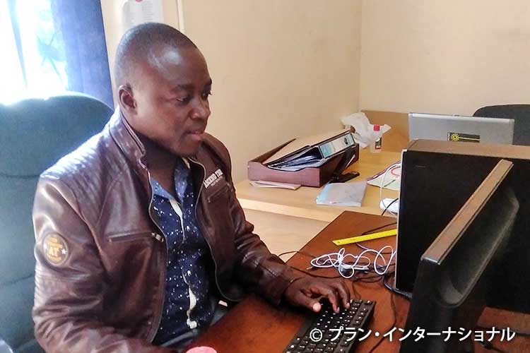写真：元チャイルドの団体を立ち上げたエドウィンさん（ジンバブエ）