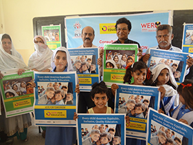 キャンペーンに参加する子どもたち（パキスタン）©Pakistan Coalition for Education（PCE）