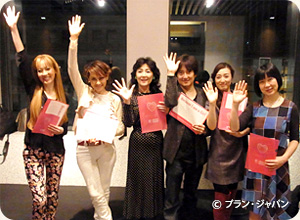 WOMEN in JAZZの皆さん（左からmegさん、マリーンさん、阿川泰子さん、Masato Hondaさん、牧山純子さん、守屋純子さん）