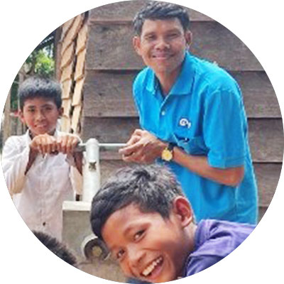 写真：チャムルン・ネム（教育担当職員）