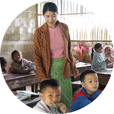 写真：スレイマム・タイさん（小学校校長）