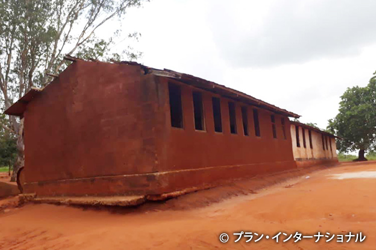 対象校の現在の様子 パラカ小学校の外観