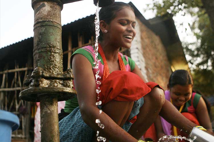 8者が一口ずつ共同で支援するプロジェクト 【ネパール】女の子の自立支援プロジェクト