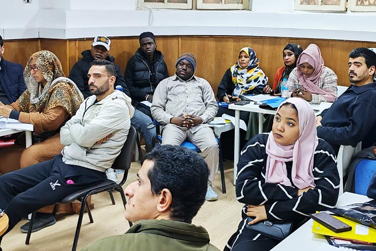 写真:避難民と地元住民を対象とした起業支援の説明会