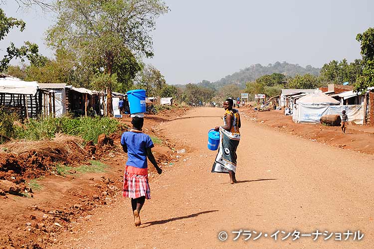 画像:難民居住区の様子。森を切り開いて難民を受け入れた