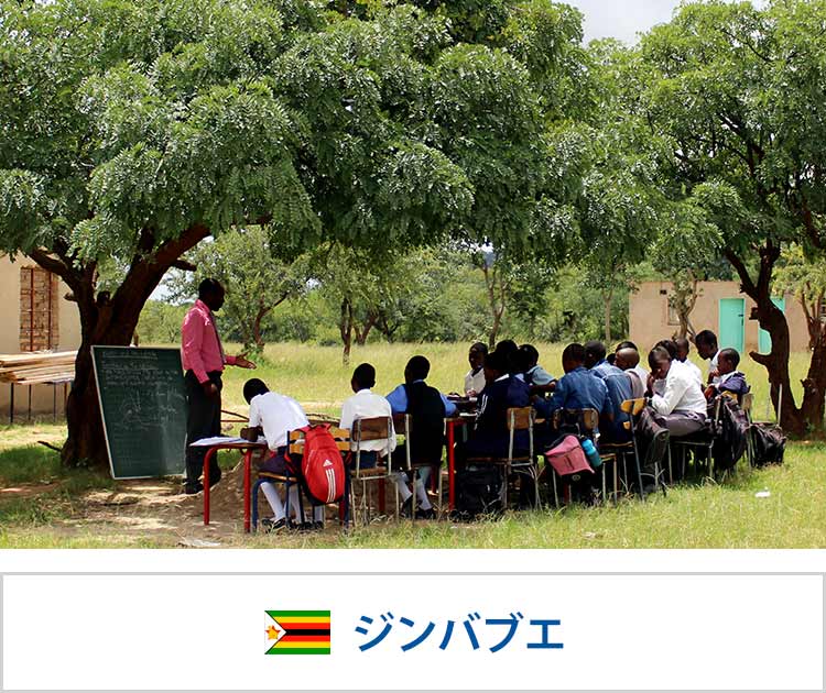 画像：難民居住区の様子。森を切り開いて難民を受け入れた