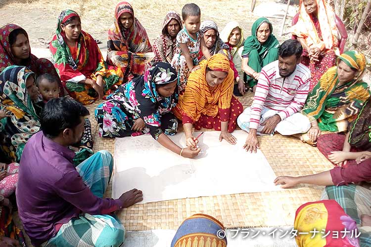 ニーズの高い女性が住む場所の地図を作る住民たち