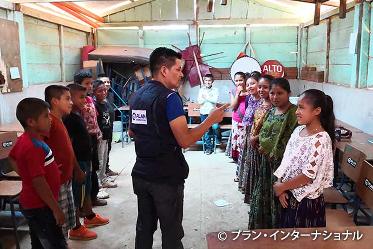 画像:子どもたちとのワークショップの様子