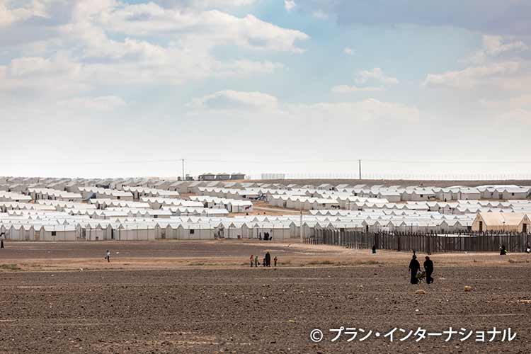 早すぎる結婚から逃れてきた女の子