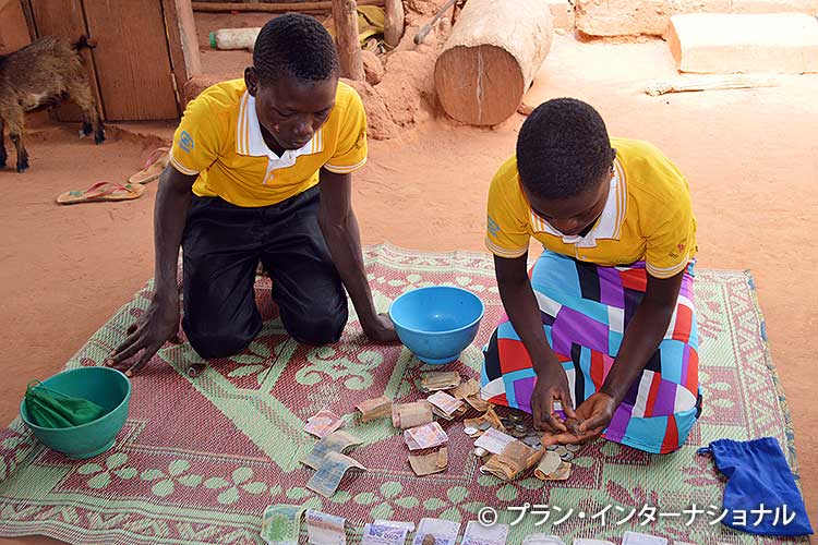 「そうじは女性の仕事」というルワンダ社会の常識を変えつつある男の子たち