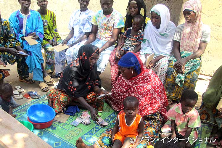 対象地域の中学校に通う女の子たち