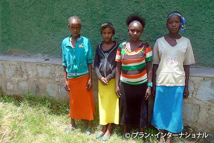 写真：集団でFGMを施術された女の子たち