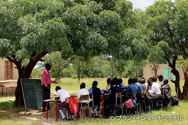写真：「暴力のない中学校づくり」プロジェクト（ジンバブエ）