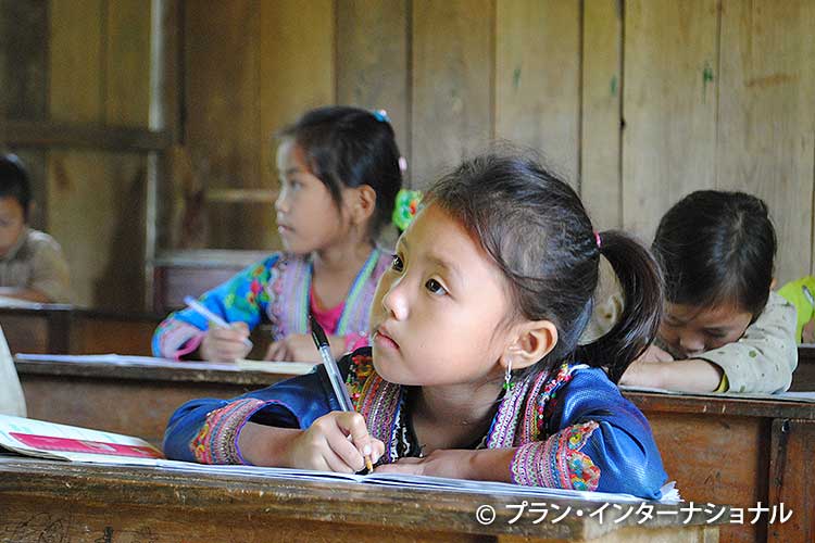 対象地域の小学校で学ぶ少数民族の子どもたち