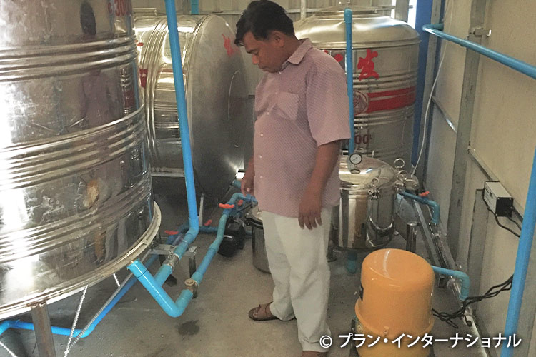 写真:浄水システムを備えた貯水施設。