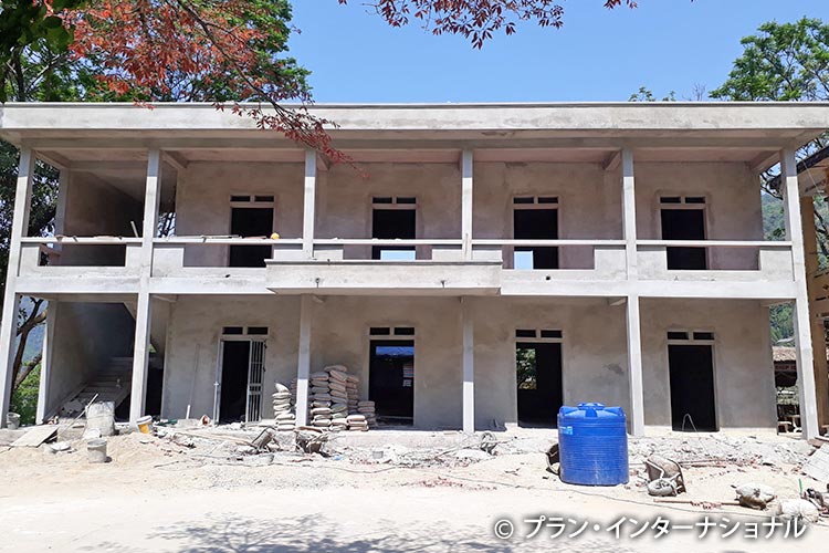 写真:建設がすすむ教室