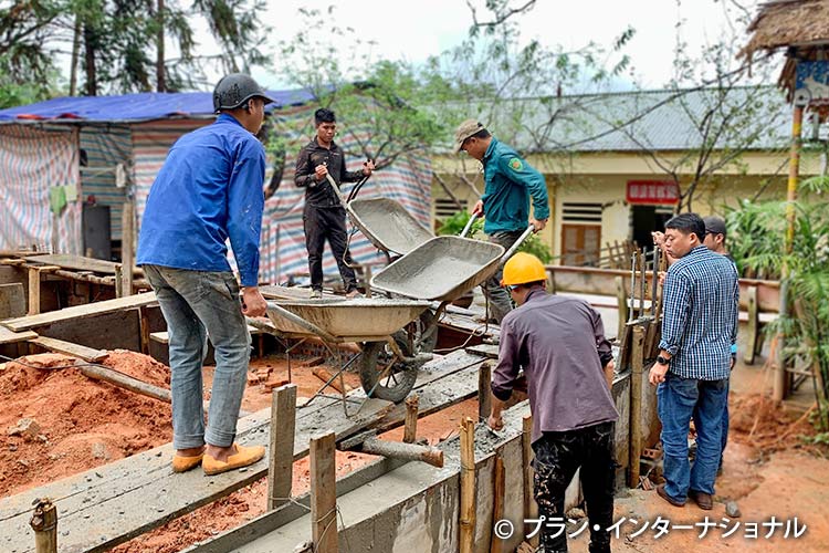 写真:教室の基礎工事の様子