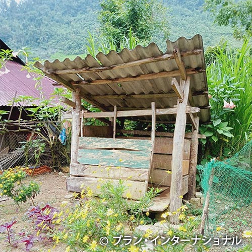 写真：安全や衛生の面で問題があるトイレ