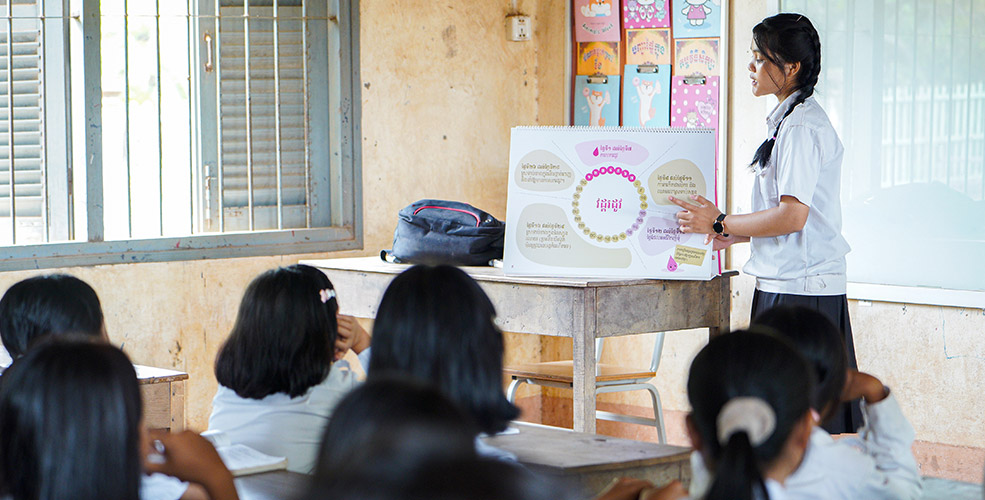 毎月5,000円を1年間続けると…学び続ける未来を支える支援 女の子が学校に通い続け、自分の将来を選べるようになります。約14名の継続的な学びを支えることにつながります。