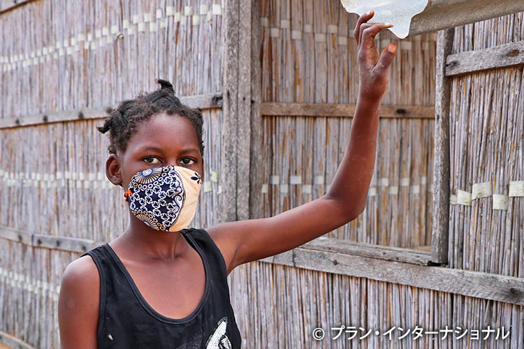 写真：干ばつによる水不足。水を求めて3時間歩くこともあると話す女の子（モザンビーク）