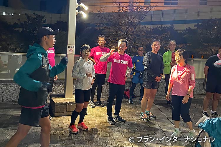 写真:ランニングフォームをチェック